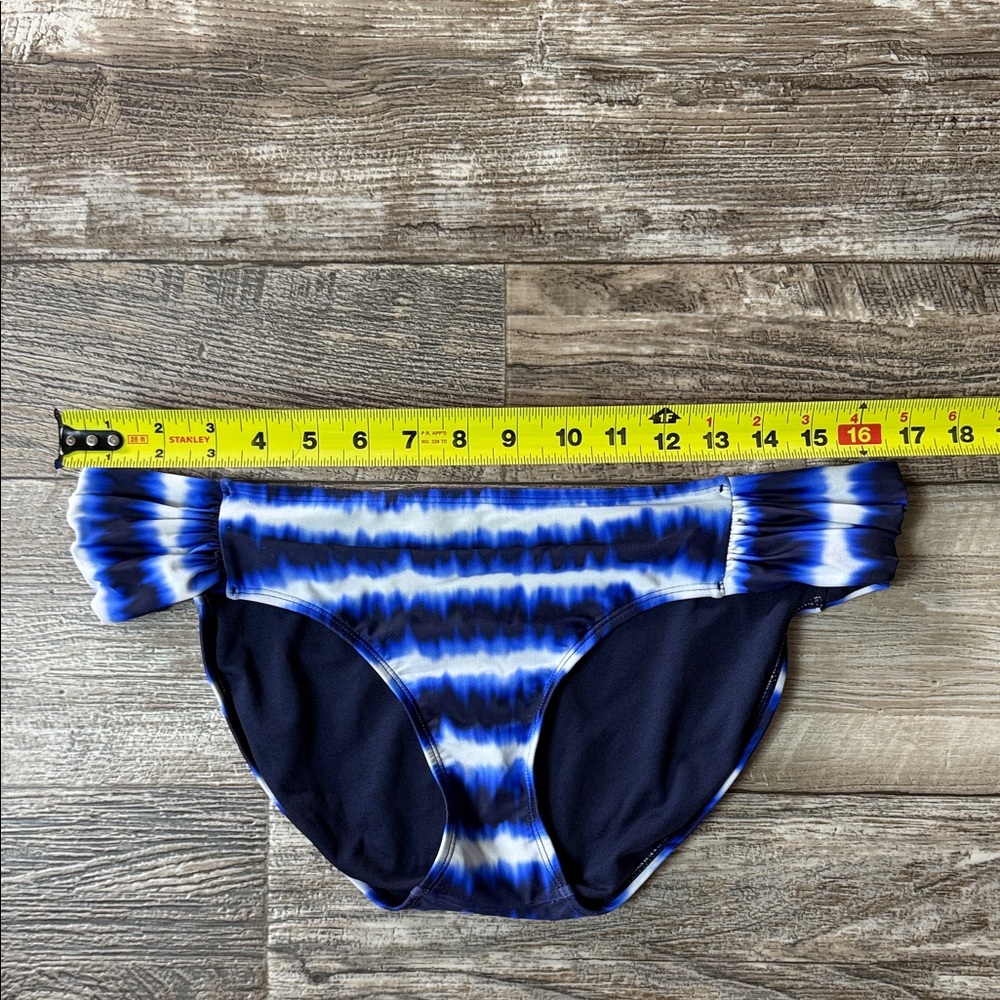 Athleta Blue and White Tie-Dye Bikini Set, Top 38DDD, Bottom Large - Picture 11 of 13